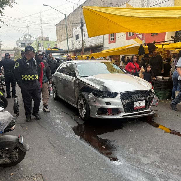 Un vehículo particular involucrado en una persecución en la colonia Morelos, CDMX.